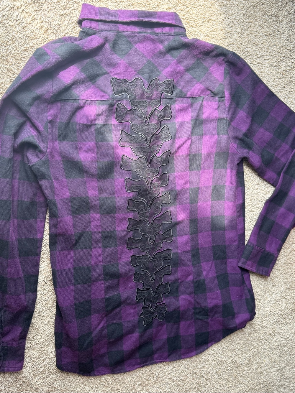 Hot Topic Purple & Black Buffalo Plaid Button Front Shirt Skeleton Spine Size M - Picture 2 of 7